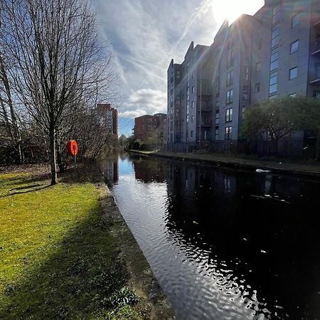 Serene 2-Bed Flat With Canal Views - Coop Live & Ethiad Manchester Zewnętrze zdjęcie