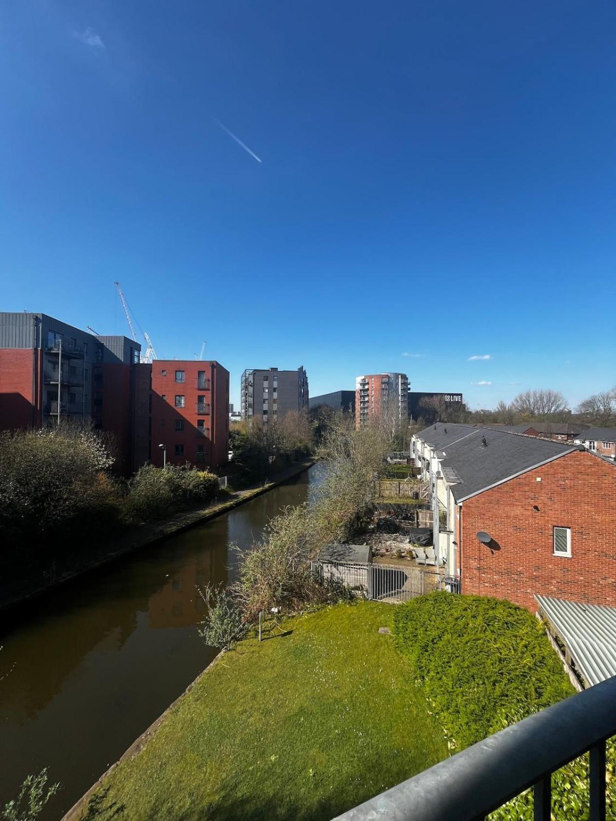 Serene 2-Bed Flat With Canal Views - Coop Live & Ethiad Manchester Zewnętrze zdjęcie
