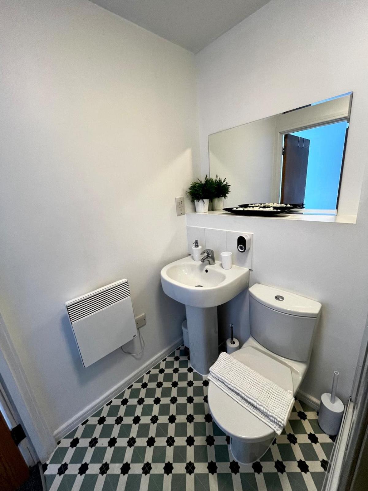 Serene 2-Bed Flat With Canal Views - Coop Live & Ethiad Manchester Zewnętrze zdjęcie
