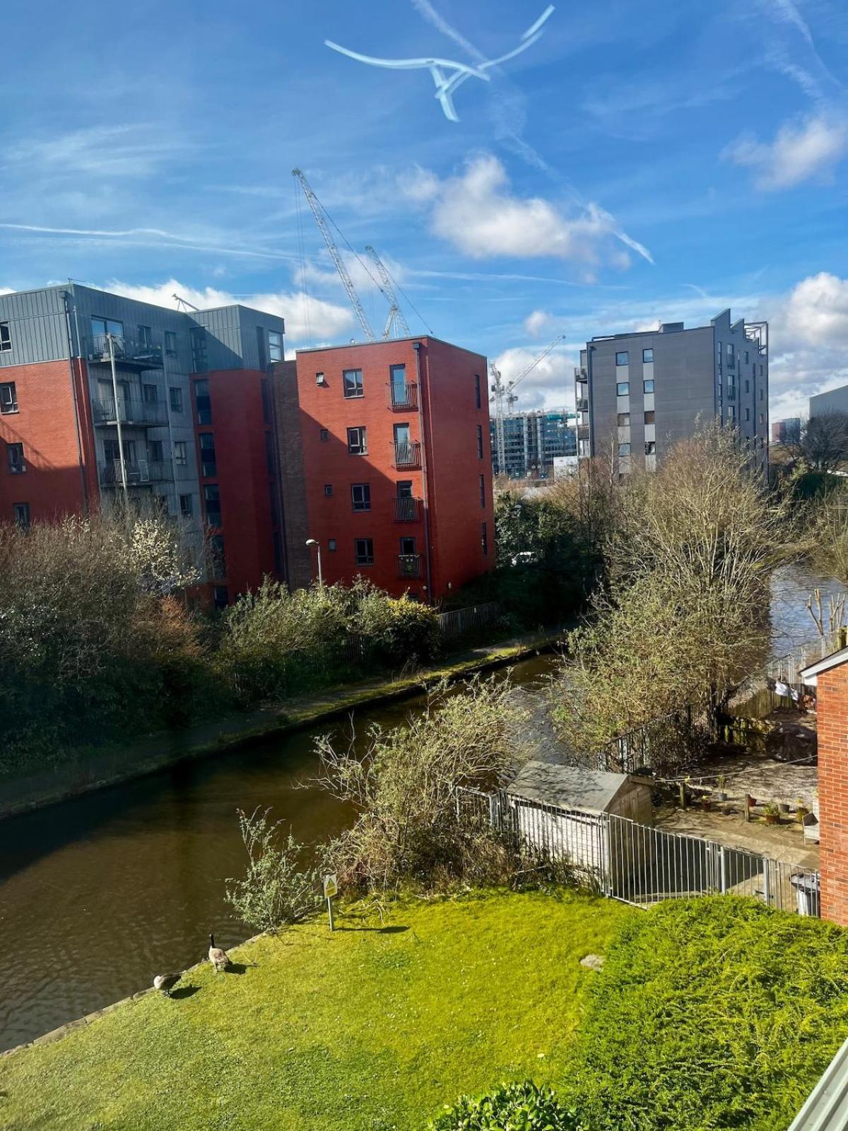 Serene 2-Bed Flat With Canal Views - Coop Live & Ethiad Manchester Zewnętrze zdjęcie
