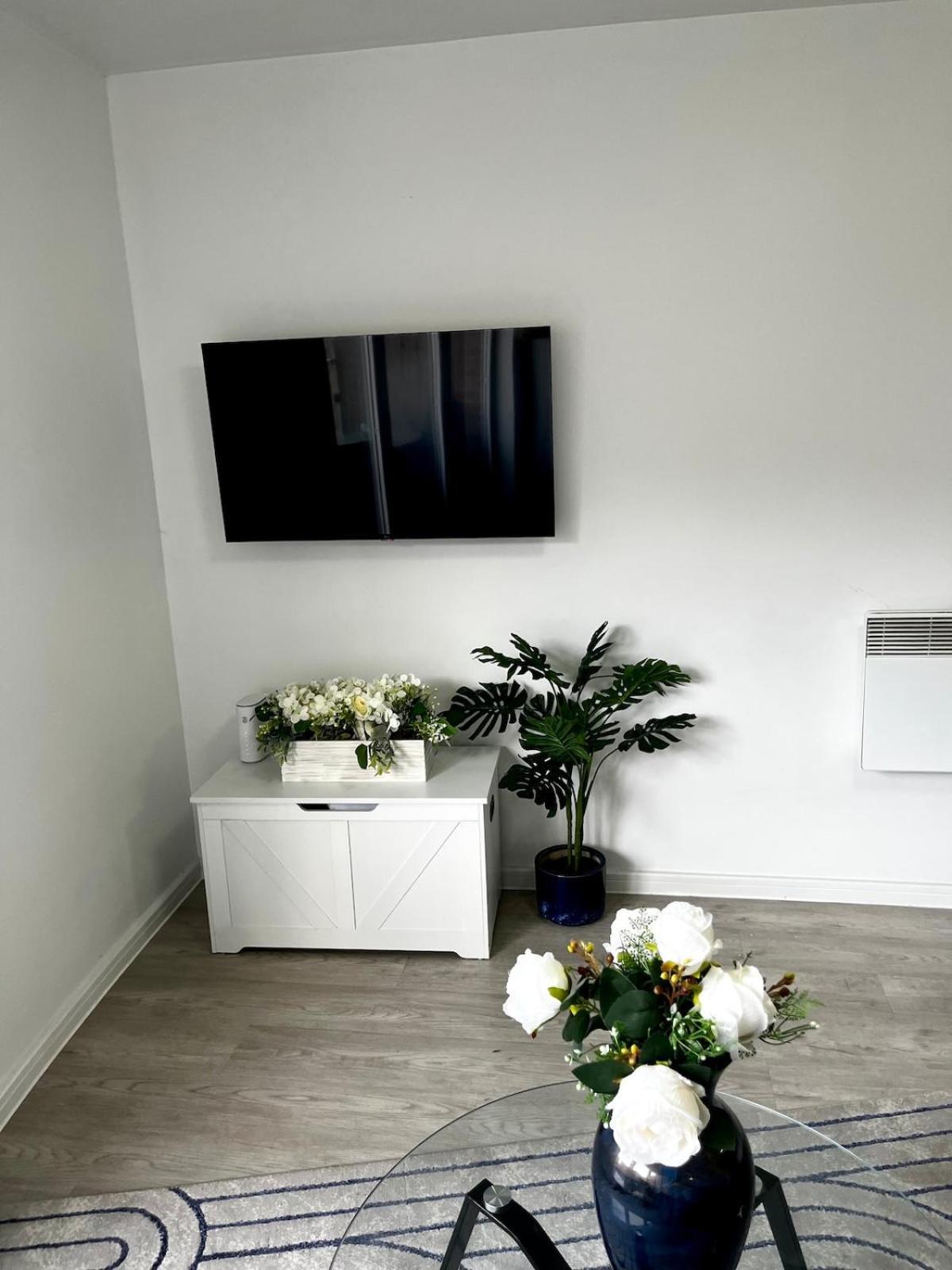 Serene 2-Bed Flat With Canal Views - Coop Live & Ethiad Manchester Zewnętrze zdjęcie